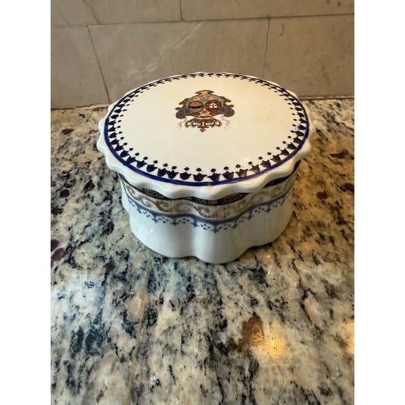 Rare Vintage Maitland Smith Porcelain Trinket Box. Handmade. 2.5